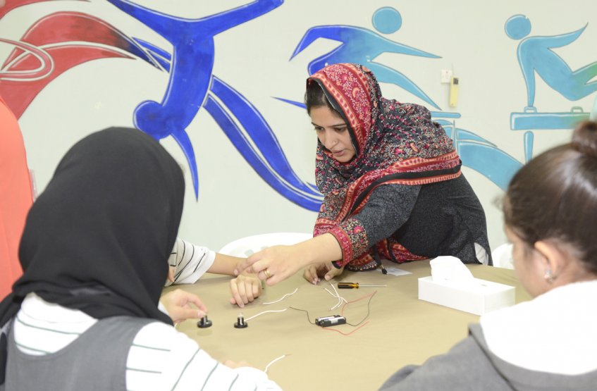 Scientific workshop about the basic concepts of engineering in Liwa International School