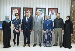 رئيس الجامعة يلتقي بطلبة كلية الهندسة الفائزين في منافسة IEEE -فرع الإمارات-
