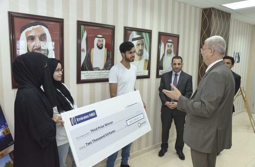 فوز طلبة الهندسة في مسابقة بنك دبي الوطني