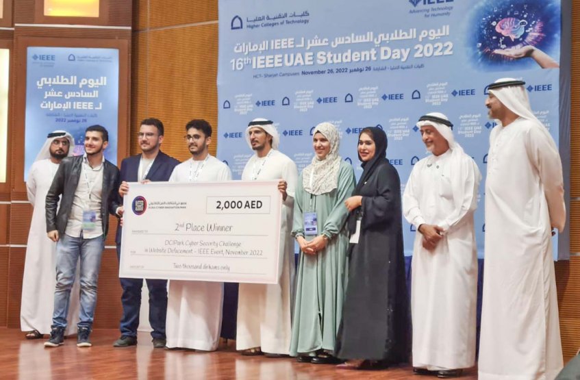 الطلبة الفائزين في مسابقة IEEE